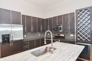 748 W 16th St, Houston, TX 77008 - Photo 2