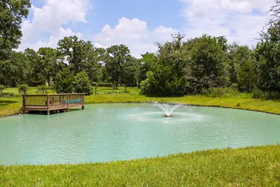 1076 W Branding Iron, Weimar, TX 78962 - Photo 2