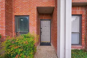 2608 Bering Dr, Houston, TX 77057 - Photo 2