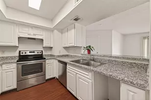 2818 S Bartell Dr, Houston, TX 77054 - Photo 2