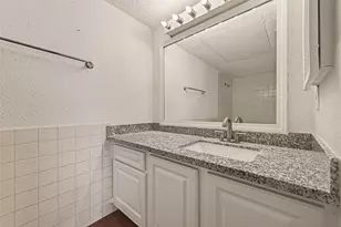 2818 S Bartell Dr, Houston, TX 77054 - Photo 20