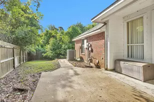 4910 Pleasure Lake Dr, Willis, TX 77318 - Photo 28