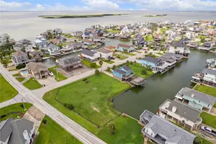 1302 & 1306 Maui Dr, Tiki Island, TX 77554 - Photo 1