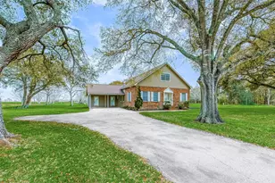 1826 Co Rd 469, El Campo, TX 77437 - Photo 2