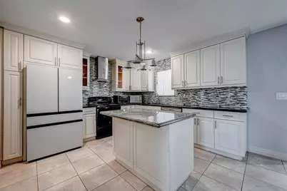 10189 Beekman Place Drive, Houston, TX 77043 - Photo 14