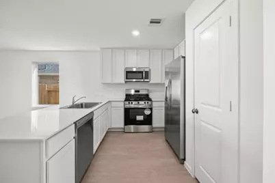 2604 Patriot Run, Bay City, TX 77414 - Photo 8