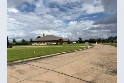 113 Legends Way, El Campo, TX 77437 - Photo 4