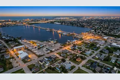2023 1/2 Hollywood Avenue, Galveston, TX 77551 - Photo 4