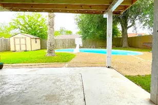 128 Houston St, Angleton, TX 77515 - Photo 10