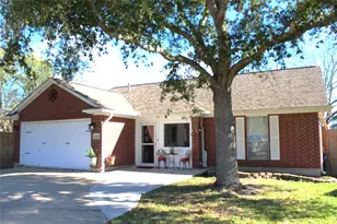 1709 Woodway Cir, Dickinson, TX 77539 - Photo 2