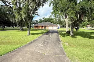 1410 S Dance Dr, West Columbia, TX 77486 - Photo 4