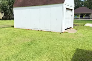 1410 S Dance Dr, West Columbia, TX 77486 - Photo 8