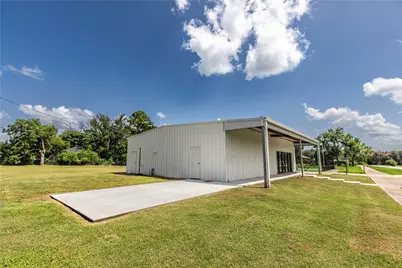 425 E Obryant Street, Bellville, TX 77418 - Photo 2