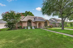 11423 Highgrove Dr, Houston, TX 77077 - Photo 2