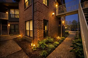 3100 Walnut Bend Ln, Houston, TX 77042 - Photo 2