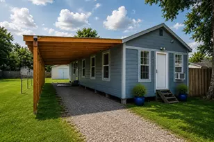 2115 Bonnie St, Orange, TX 77630 - Photo 2