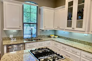542 Bomar St, Houston, TX 77006 - Photo 10