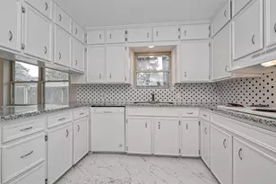 26414 Maplewood Dr, Oak Ridge North, TX 77386 - Photo 2