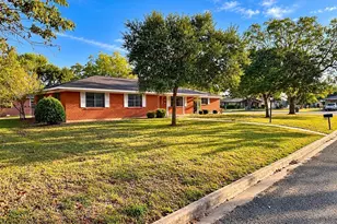 107 Franklin St, Weimar, TX 78962 - Photo 18