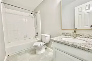 10422 Iris Lake Ct, Houston, TX 77070 - Photo 10