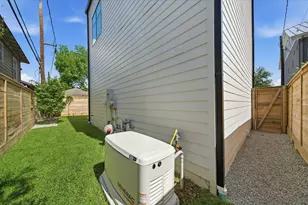 1023 Euclid St, Houston, TX 77009 - Photo 40