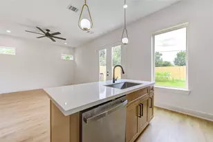 9007 Noel St, Houston, TX 77033 - Photo 18