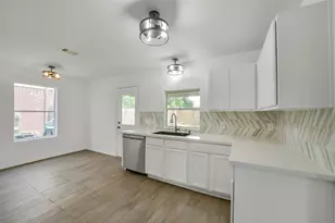 2811 Packard Elm St, Houston, TX 77038 - Photo 10