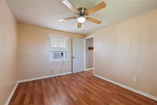 8606 Guinevere St, Houston, TX 77029 - Photo 26