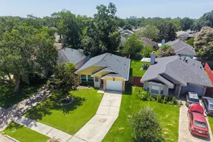 9303 Autumn Harvest Dr, Houston, TX 77064 - Photo 32