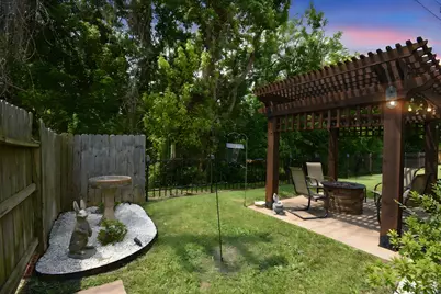 1810 Pebble Hill Court, Sugar Land, TX 77478 - Photo 2