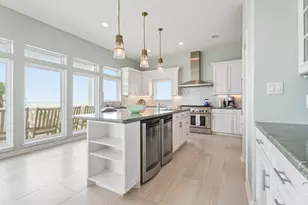 19023 Kahala Dr E, Galveston, TX 77554 - Photo 12