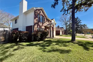 16907 Dusty Mill Dr W, Sugar Land, TX 77498 - Photo 2