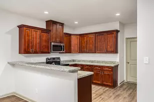 918 Shady Ln, Conroe, TX 77301 - Photo 8