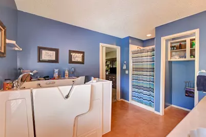 123 W Trillium Court, The Woodlands, TX 77381 - Photo 32