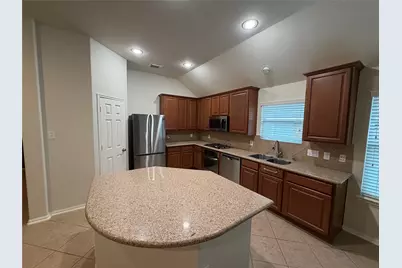 31 W Spindle Tree Circle, The Woodlands, TX 77382 - Photo 22