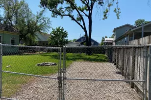 1911 Chestnut St, Houston, TX 77009 - Photo 1