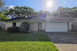 1326 Ashwood Dr, Sugar Land, TX 77498 - Photo 1