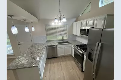 33 N Rain Forest Court, The Woodlands, TX 77380 - Photo 6