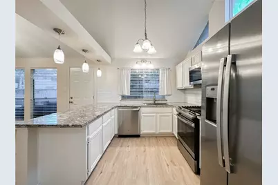 33 N Rain Forest Court, The Woodlands, TX 77380 - Photo 4