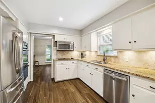10714 Piping Rock Ln, Houston, TX 77042 - Photo 4