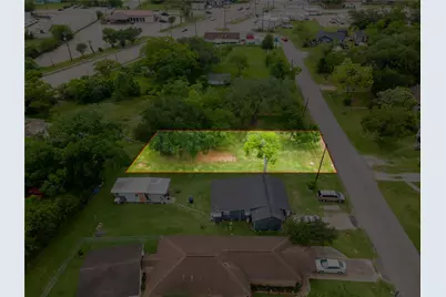 507 Cemetery Street, Clute, TX 77531 - Photo 1