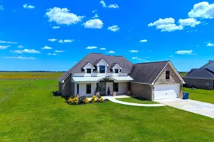 2295 Diamond D Dr, Beaumont, TX 77713 - Photo 2