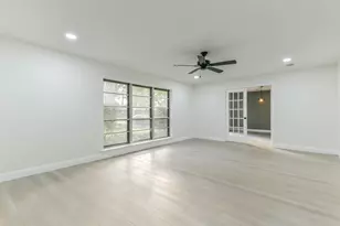 8102 Dellanera Dr, Hitchcock, TX 77563 - Photo 10