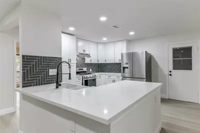 8102 Dellanera Drive, Hitchcock, TX 77563 - Photo 20