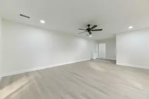 8102 Dellanera Dr, Hitchcock, TX 77563 - Photo 12