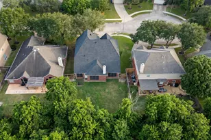 515 Deer Hollow Dr, Sugar Land, TX 77479 - Photo 2