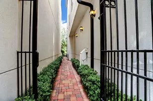 10912 Wrenwood Park, Houston, TX 77043 - Photo 2