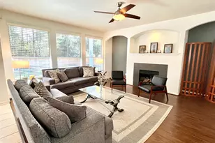 2 Stone Arrow Pl, The Woodlands, TX 77382 - Photo 4