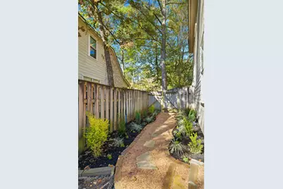 82 N Apple Springs Circle, The Woodlands, TX 77382 - Photo 24