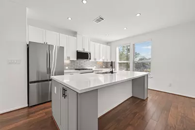 10949 Cannes Memorial Drive, Houston, TX 77043 - Photo 18